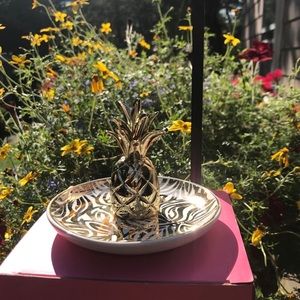 charming little jewelry holder